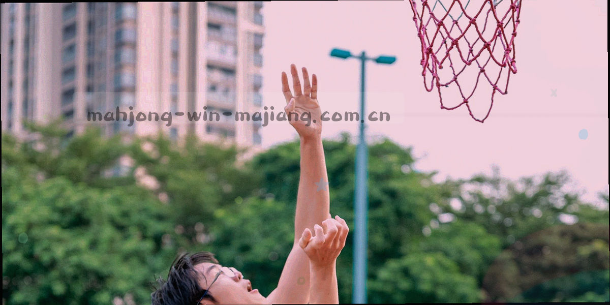 象牙白与竹青绿的抽象牌面纹理，牌面边缘叠加简洁的锁形线条